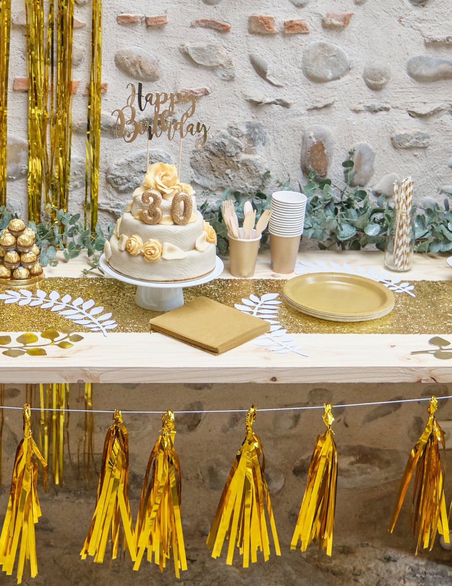 20 zlatih papirnatih prtičkov 33 x 33 cm za praznovanja 