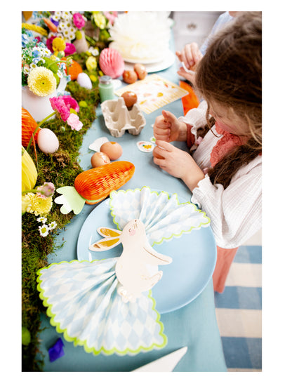 20 papirnatih prtičkov z zajčjim motivom v beli in zlati barvi, 25 x 32 cm cm oblika zajca