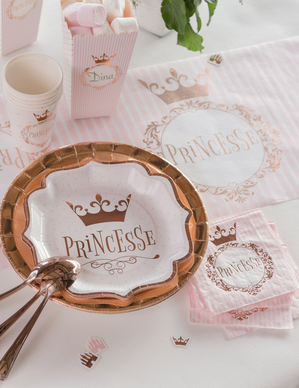 Détail de la décoration de table du Serviettes Princesse rose gold