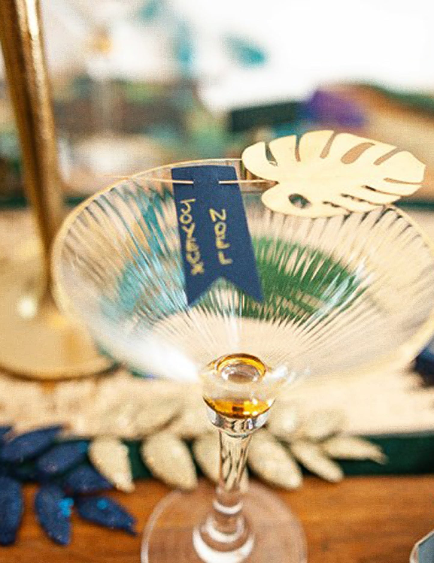 24 temno modrih luknjanih etiket 5 x 2 cm za kartice z lokacijami