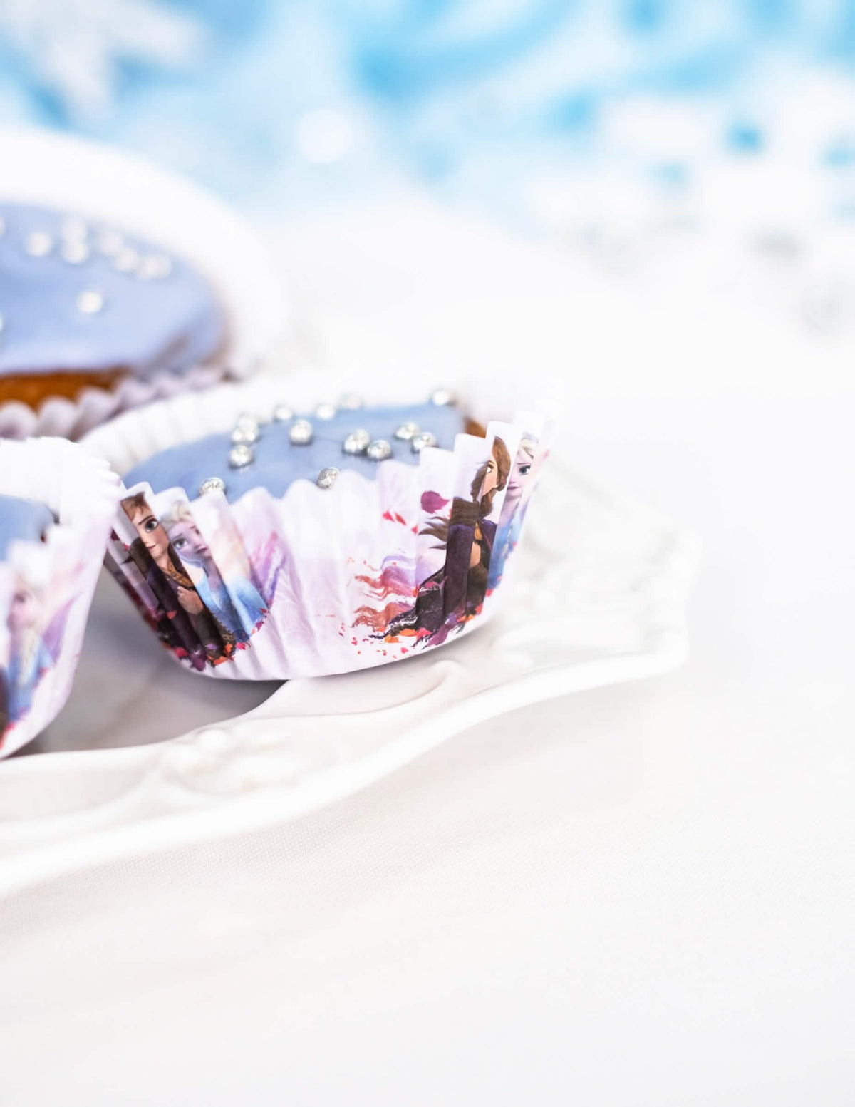 Velik načrt vzorca na papirnatih cupcake modelčkih Ledeno kraljestvo