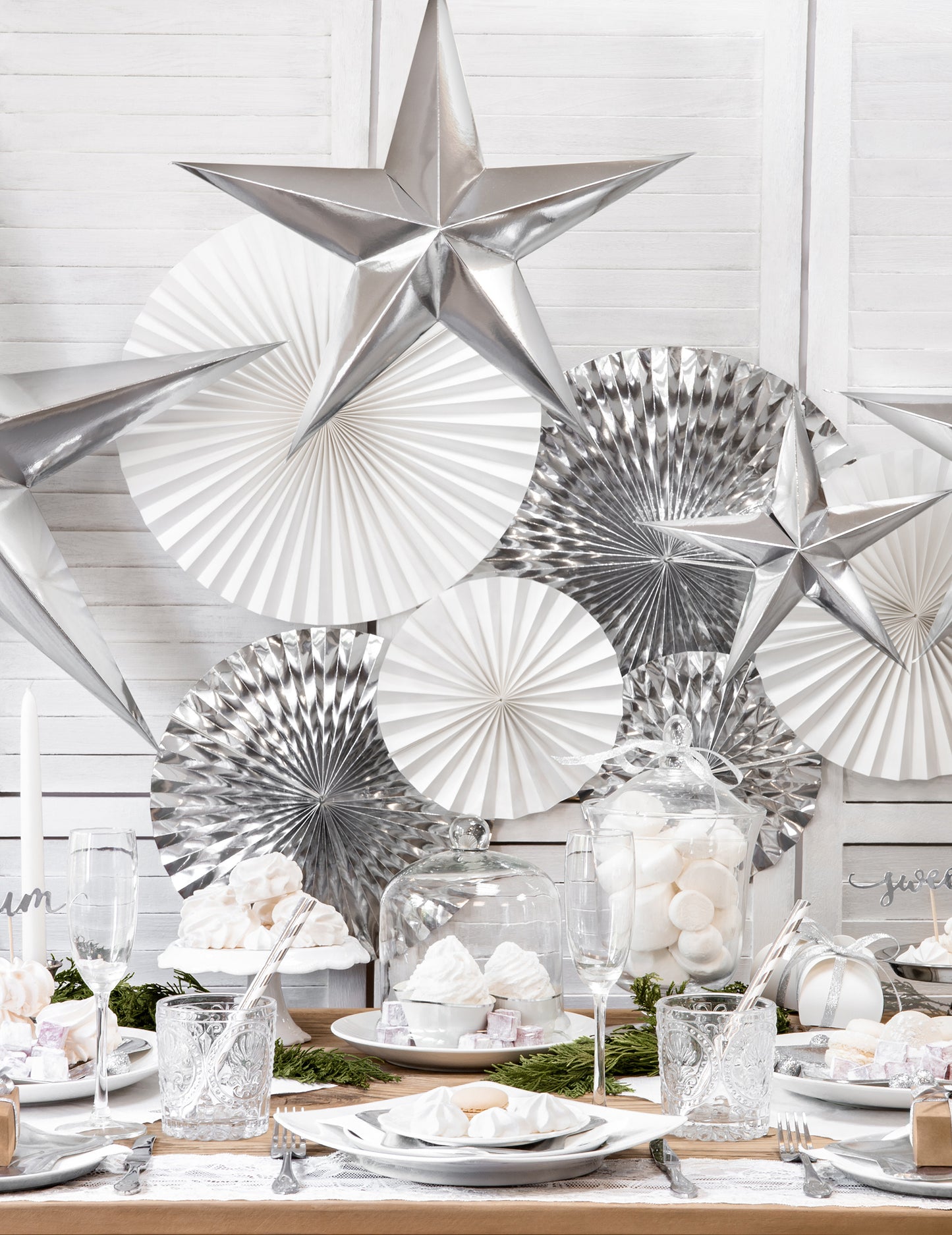 3 srebrne papirnate rozete, velikosti 40, 32 in 23 cm obesiti