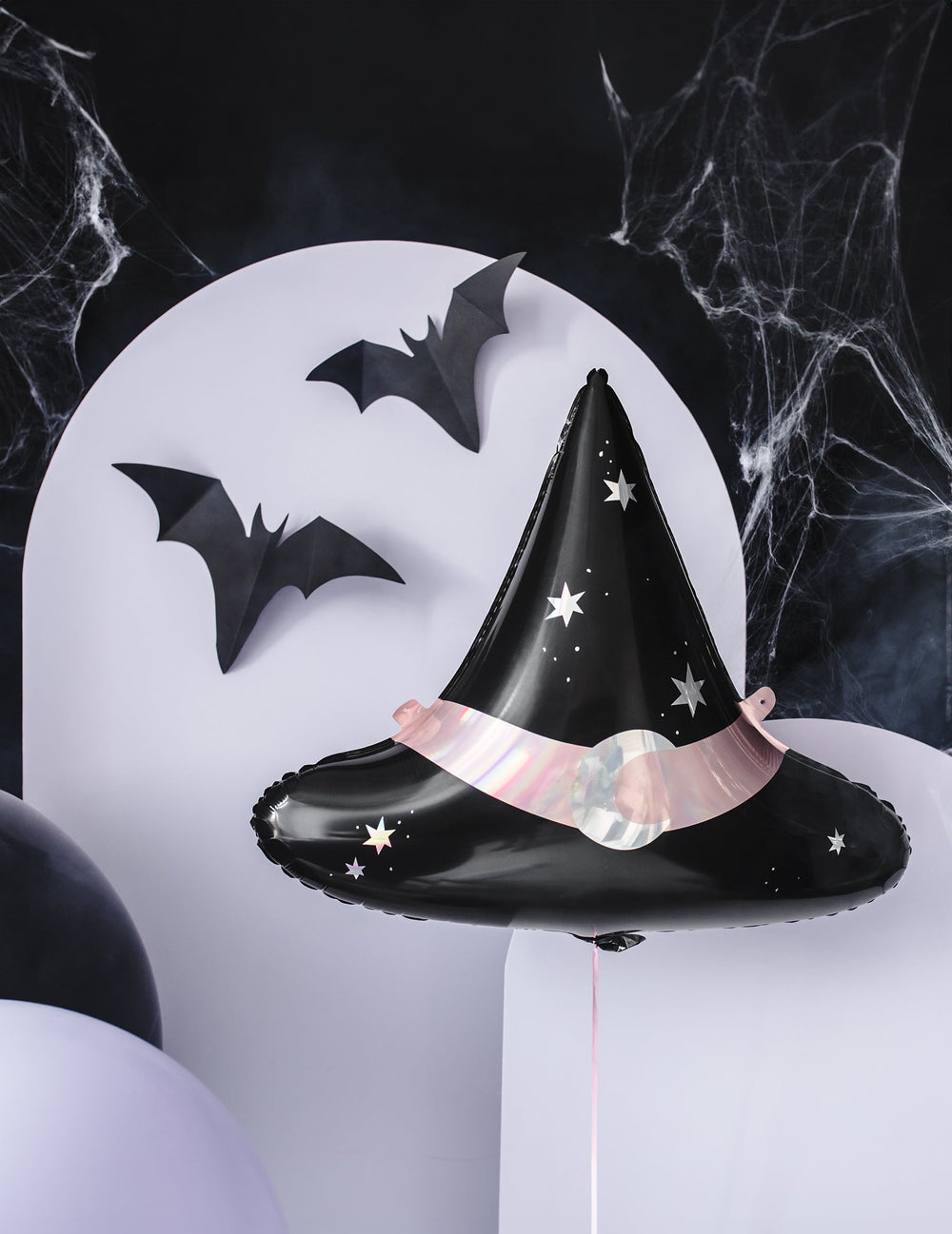 Mise en situation des suspensions en carton chauve-souris noires
