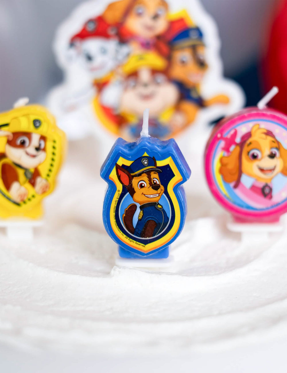 Veliki plan na sveči Chase iz rojstni dan sveče Paw Patrol