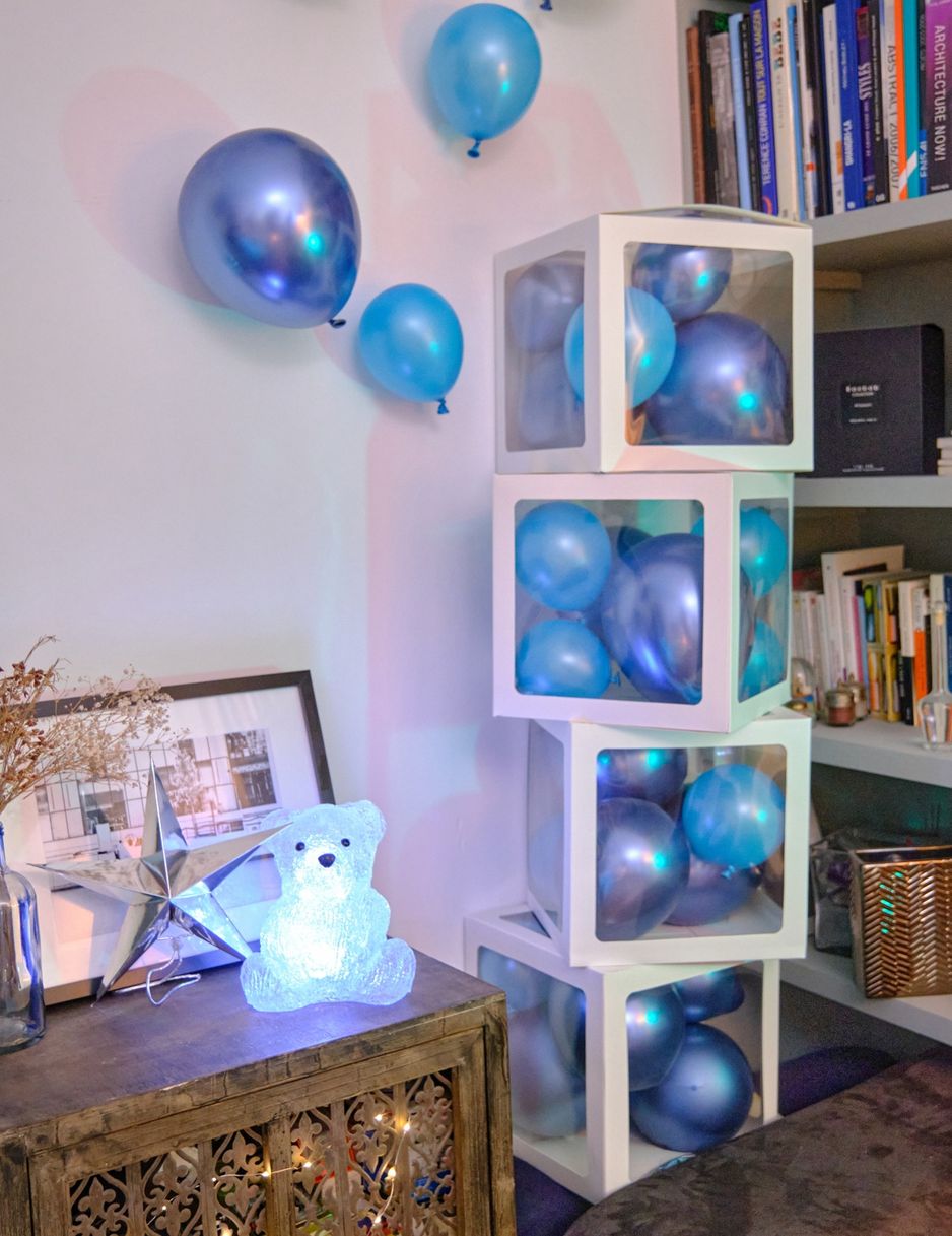 4 kocke z belimi prozornimi baloni 30 cm