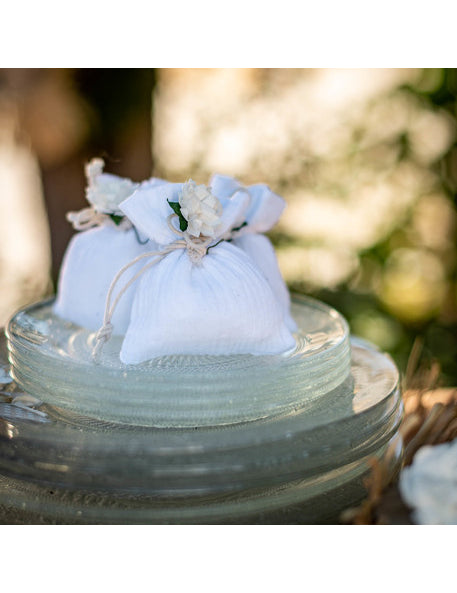 4 pochons en gaze de coton blanc 8 x 10 cm avec ruban