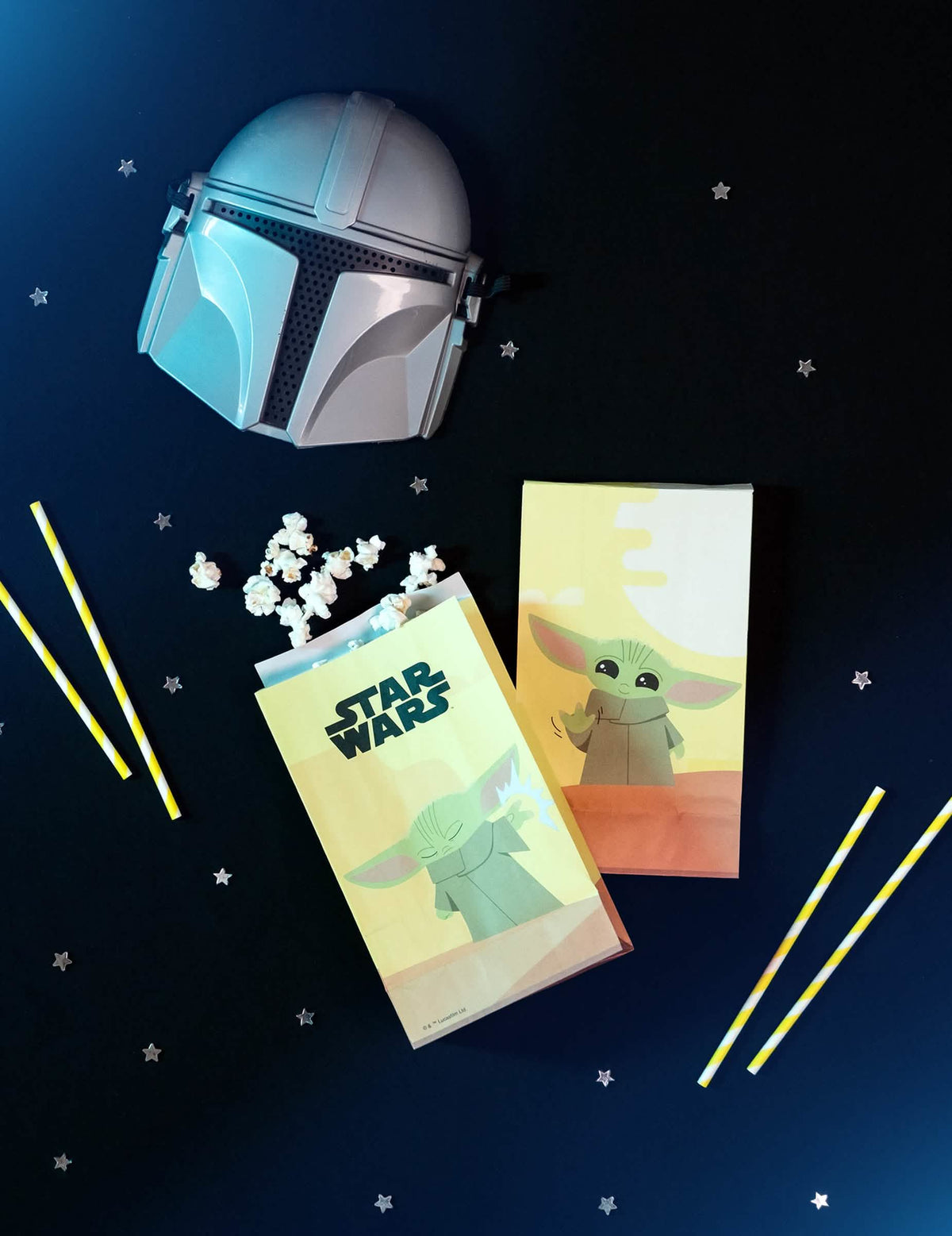 Mise en scène z masko in kokicami iz papirnatih vrečk dojenček Yoda The Mandalorian