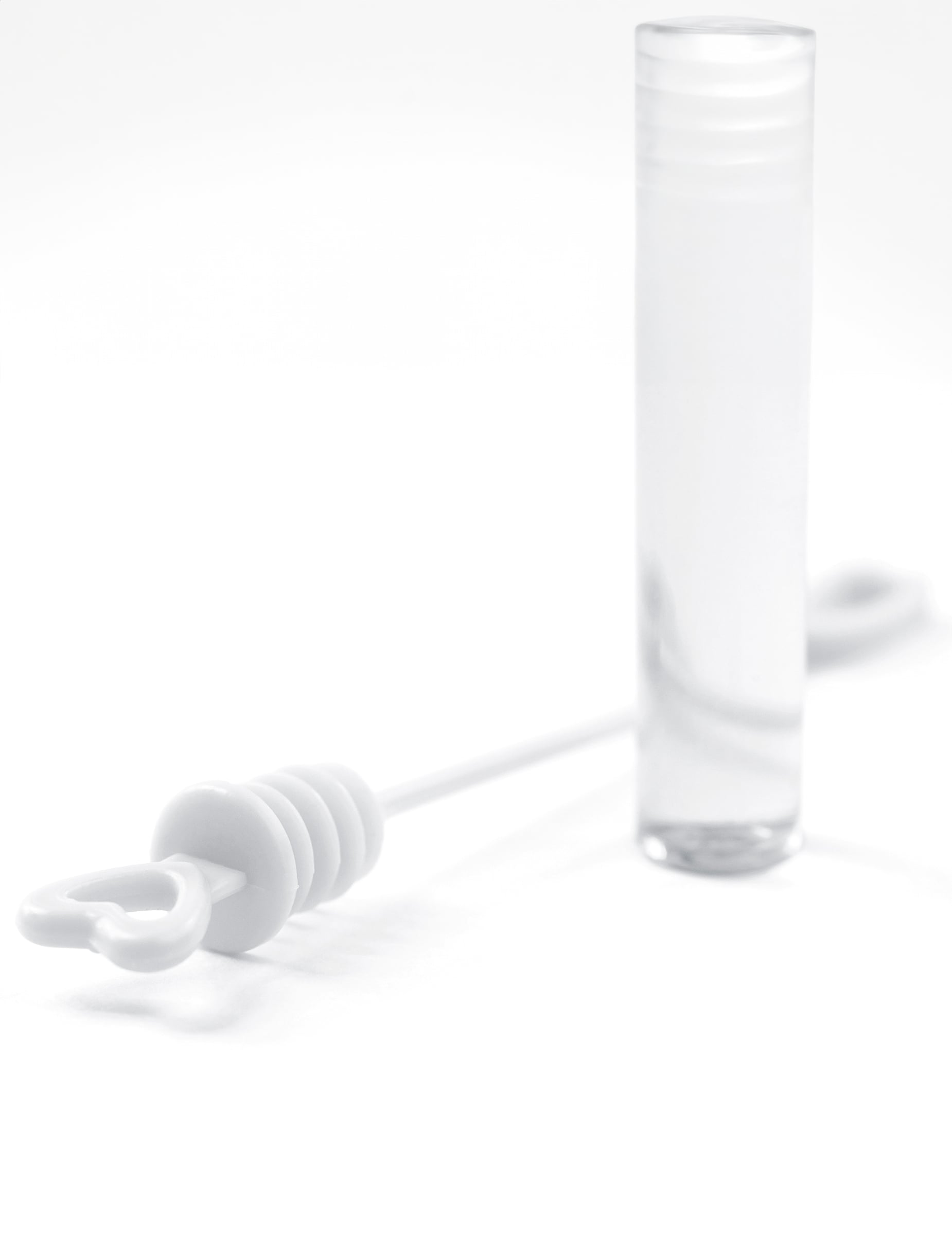 Détail du bâtonnet et du flacon à bulles en forme de coeur pour mariage blanc