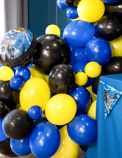 Arche de ballons sur le thème Batman avec les Ballons de fête pour décoration jaune