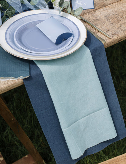 6 dvobarvnih kartonskih krožnikov v viharno modri in temno modri barvi, 22,5 cm, šik dizajn