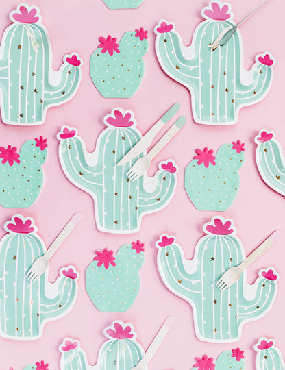 6 kartonskih krožnikov v obliki kaktusa v barvi mete, fuksije in zlata, 23 x 24 cm