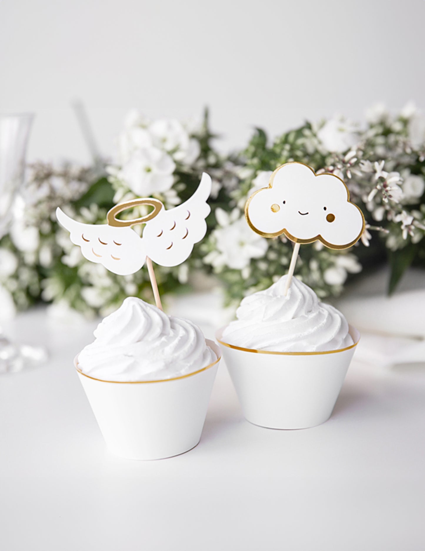 6 lesenih okraskov za torto z oblaki in krili v beli in kovinsko zlati barvi, 12,5 cm cm za otroško zabavo