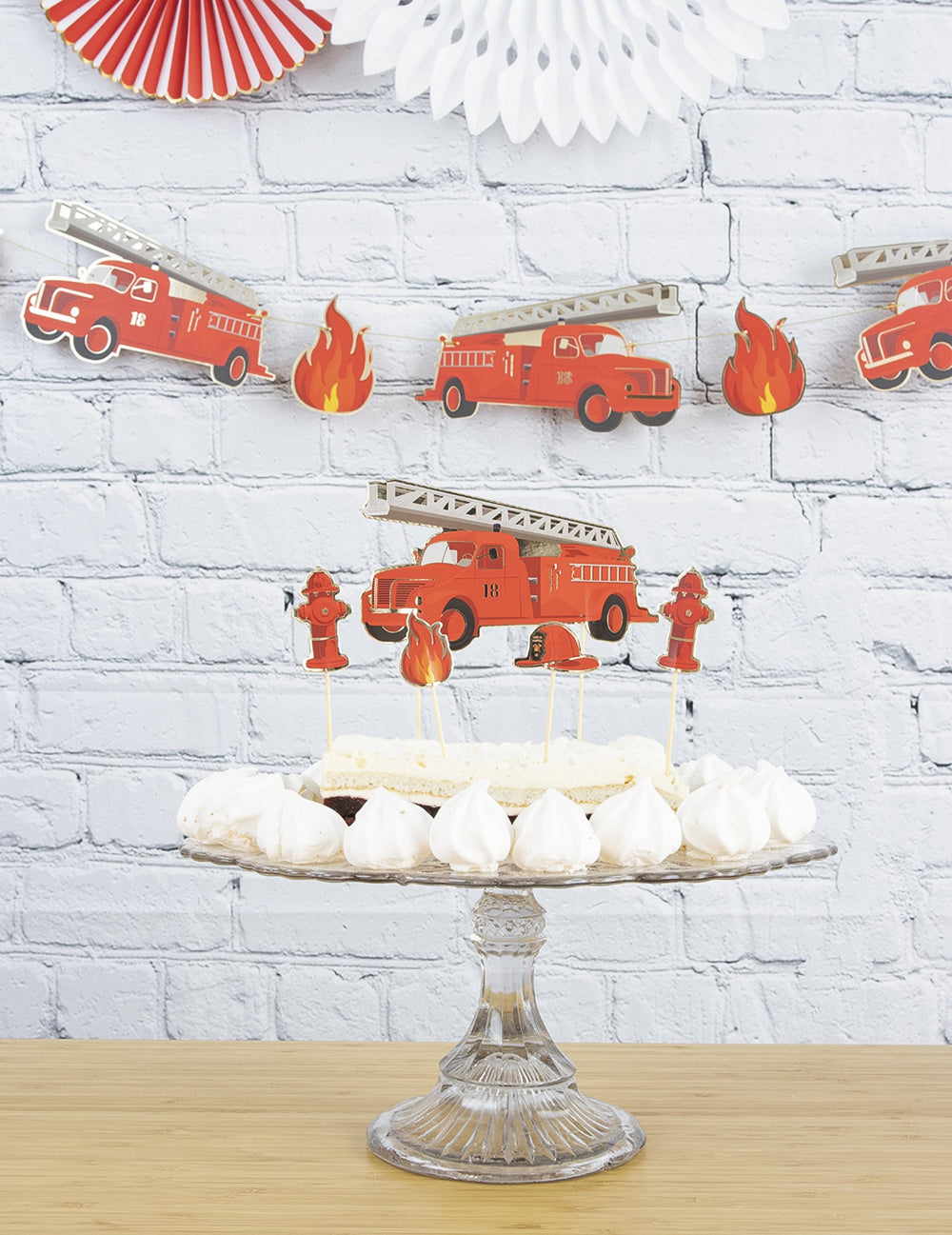 Mise en situation des 6 décorations pour gâteau Pompier
