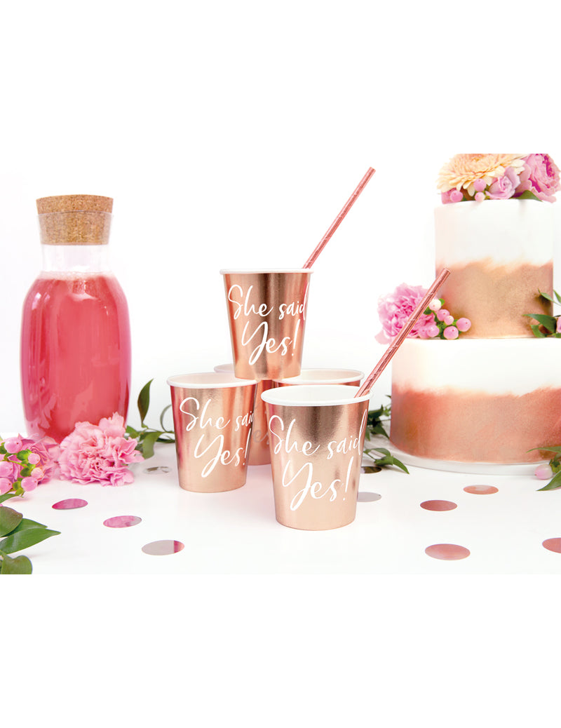 6 kartonskih kozarčkov v roza zlati barvi, "She Said Yes", 220 ml, za dekliščino
