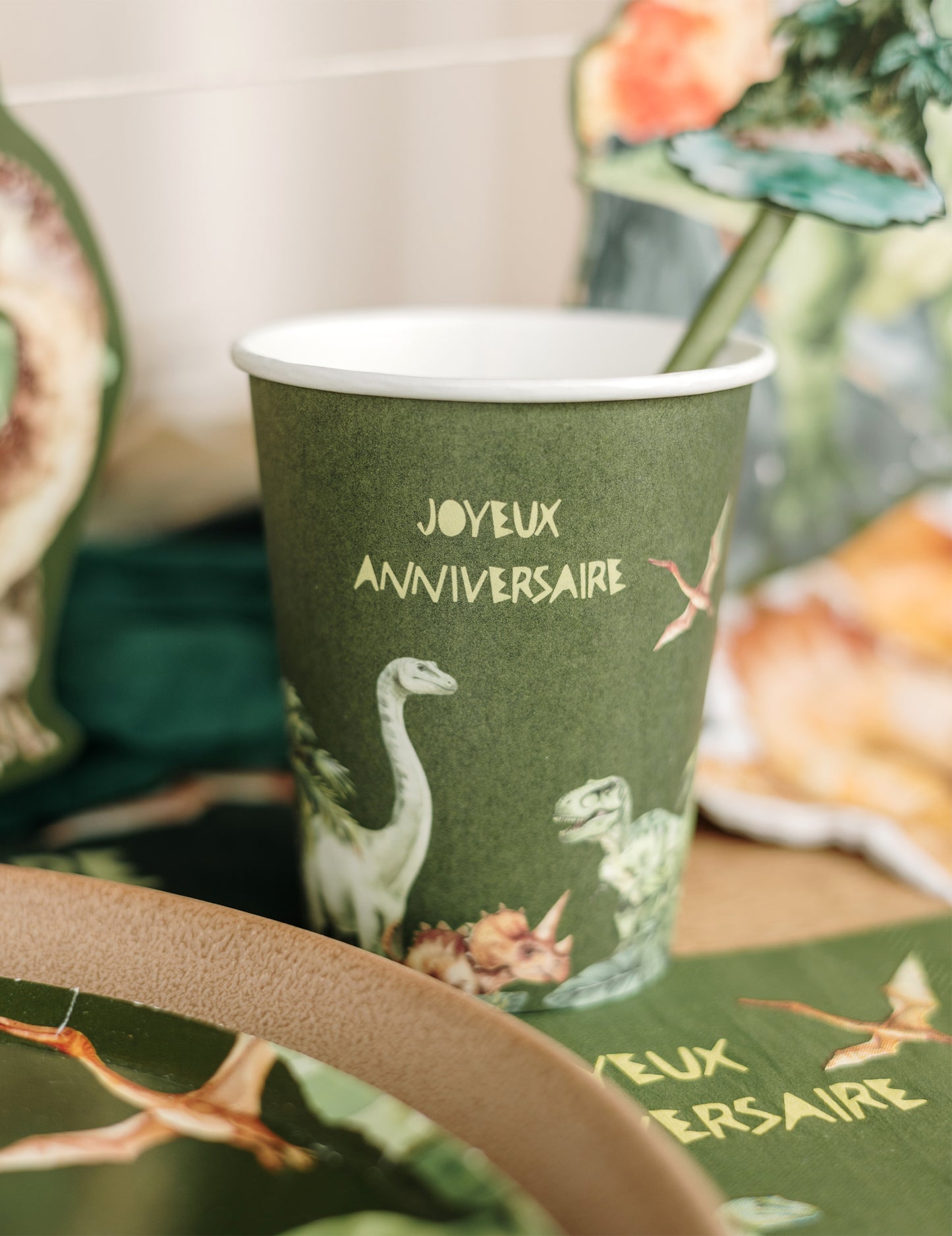 6 skodelic Happy Birthday Dinosaur, zelene kartonske, 255 ml, z motivom džungle