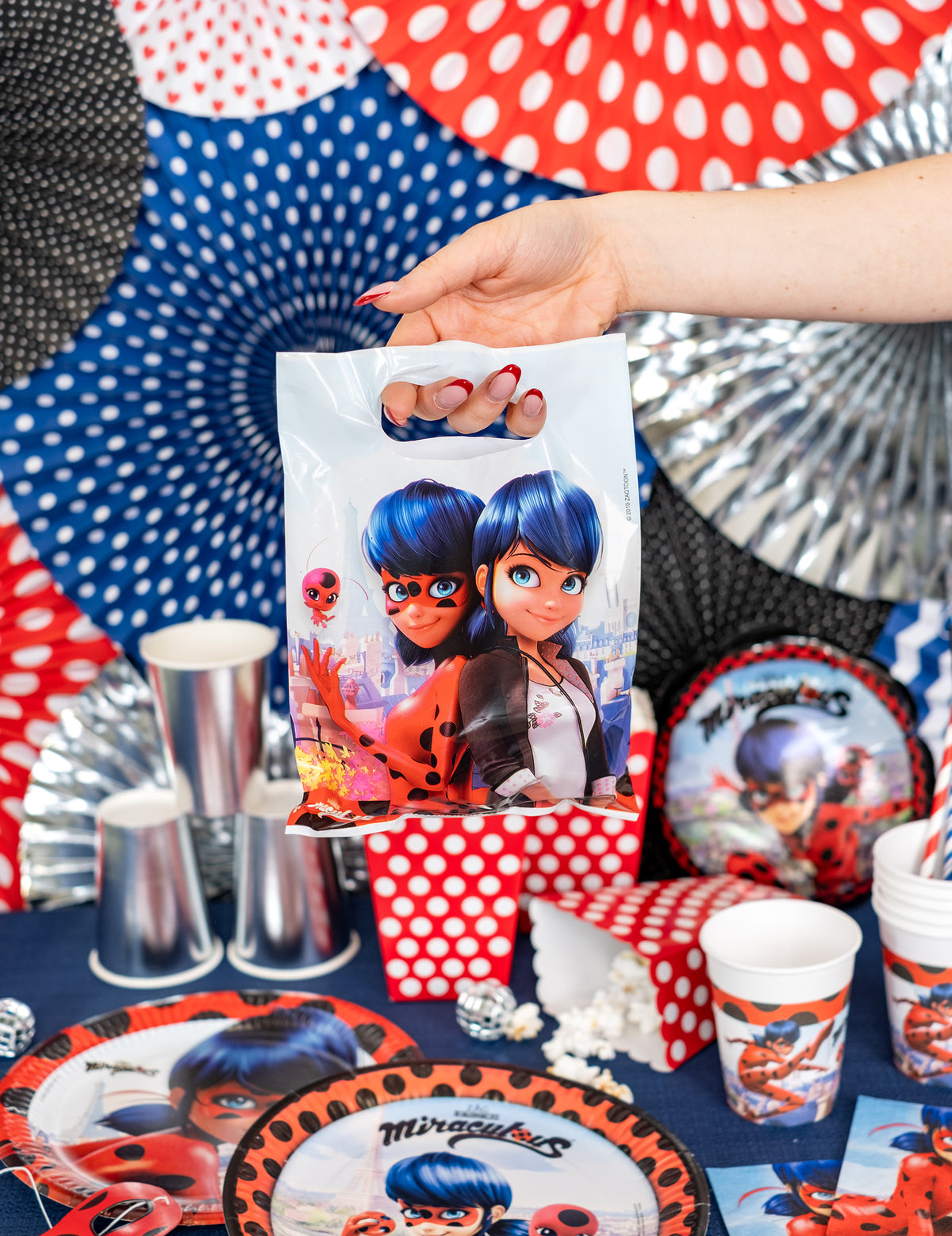 Mise en situation des sacs cadeaux Miraculous Ladybug