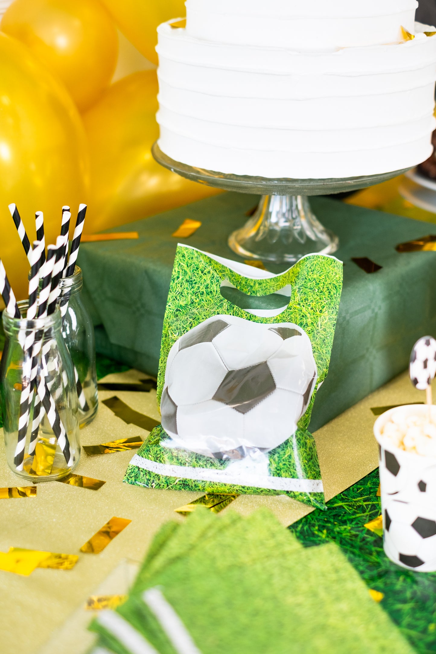 6 sacs de fête en plastique football party 23 x 16 cm