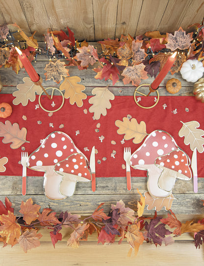 8 rdeče-belih kartonskih krožnikov v obliki gobe 23 cm pikice