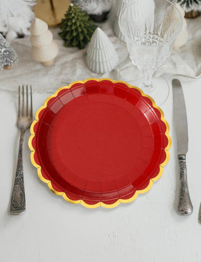 8 rdeče-zlatih kartonskih krožnikov z nazobčanimi robovi 23 cm za božič