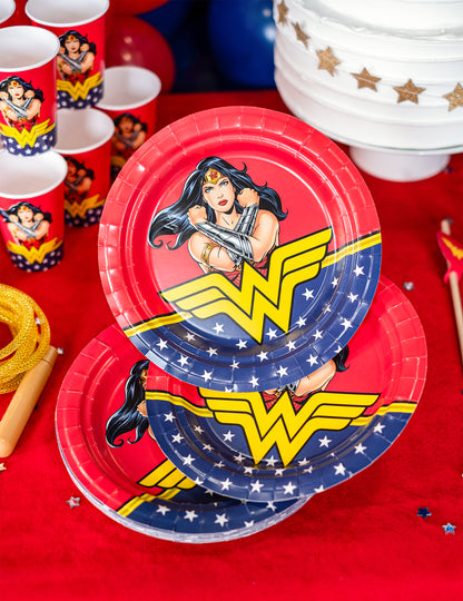 8 kartonskih krožnikov Wonder Woman 23 cm