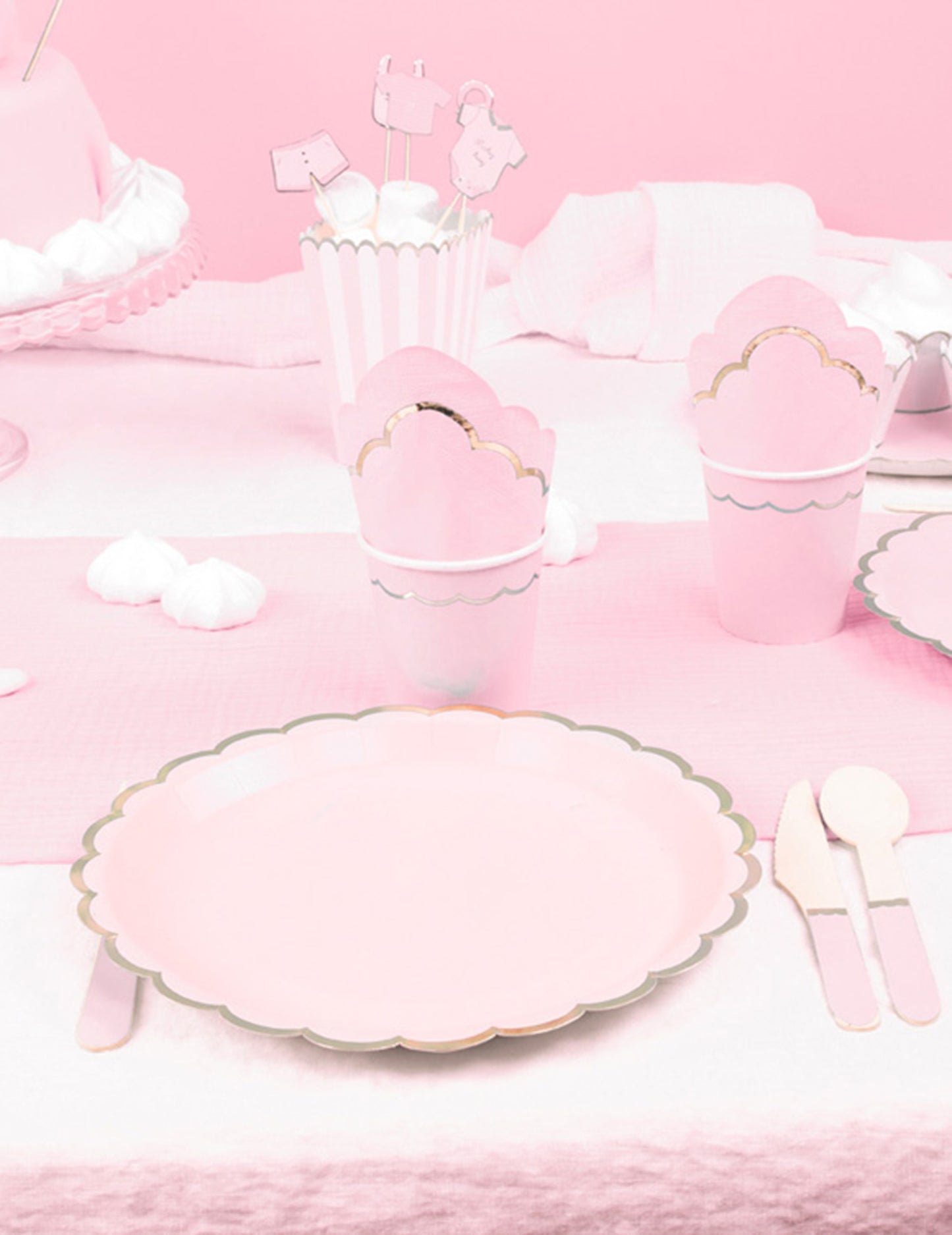 8 pastelno roza in zlatih kartonskih krožnikov z nazobčanim vzorcem, 23 cm