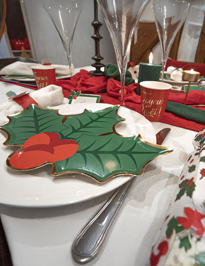 8 božičnih papirnatih krožnikov z motivom bodike 23 cm oblika lista