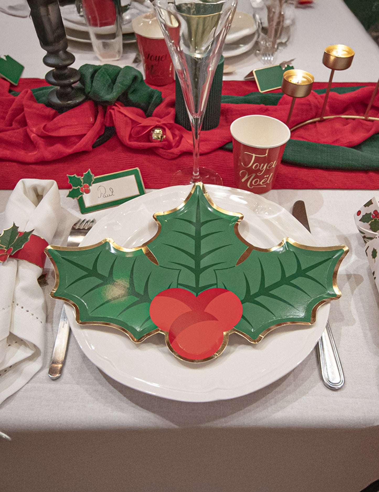 8 božičnih papirnatih krožnikov z motivom bodike 23 cm oblika lista