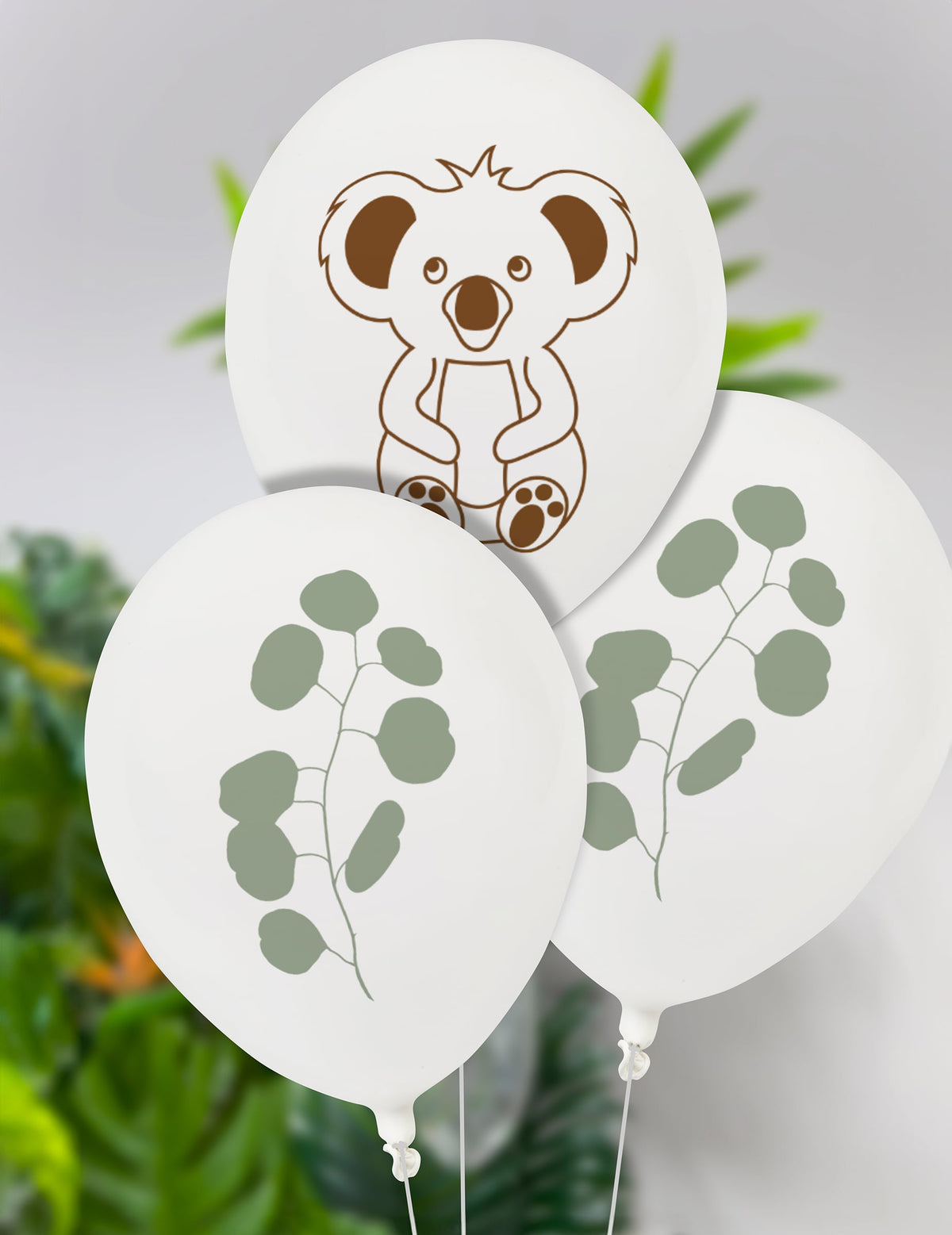 Gros plan sur les imprimés des ballons en latex koala et eucalyptus