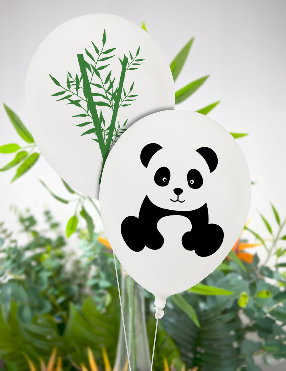 Gros plan sur les motifs panda et bambou des ballons en latex panda pour décoration anniversaire