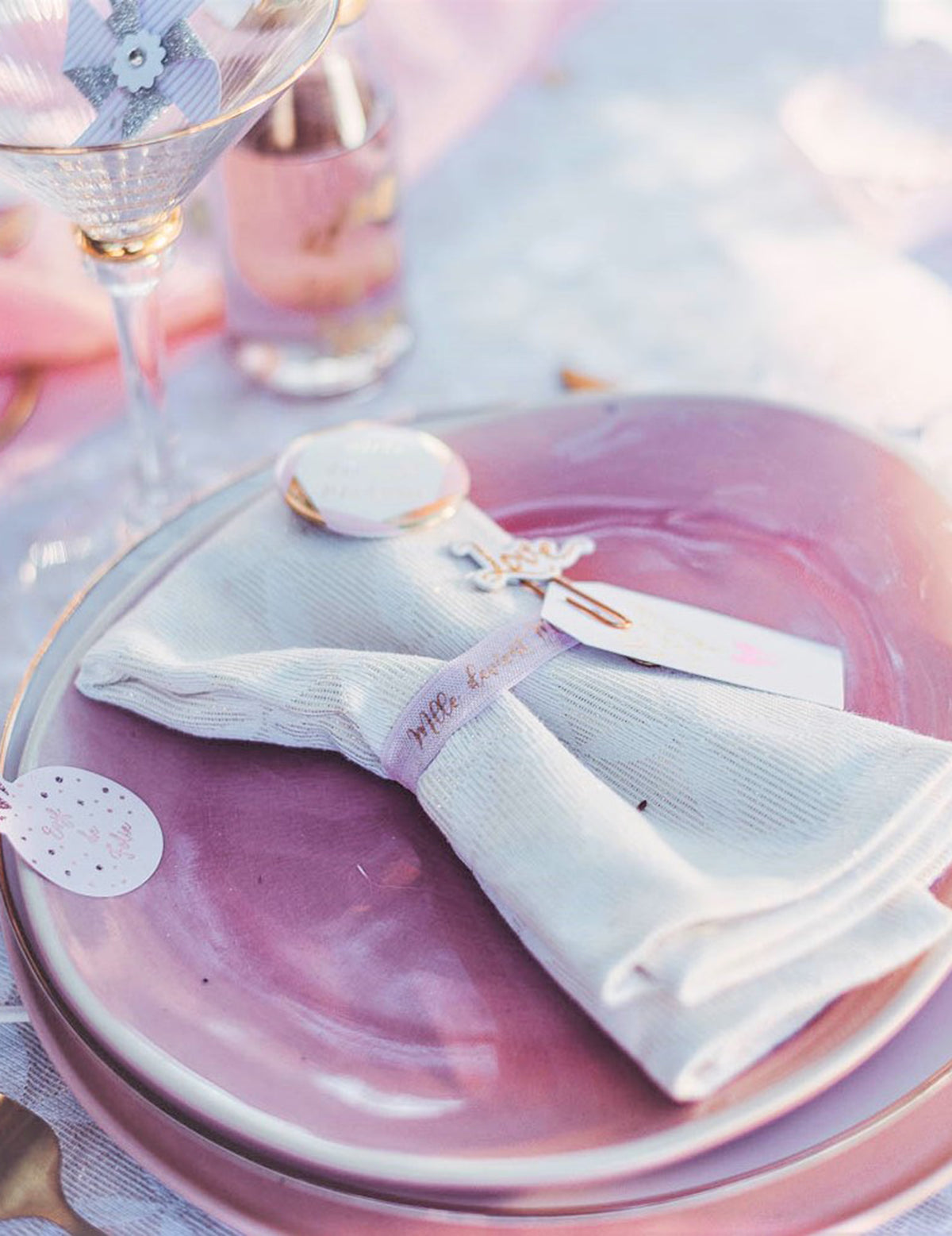 Mise en situation sur une serviette des 8 bracelets Mlle devient madame