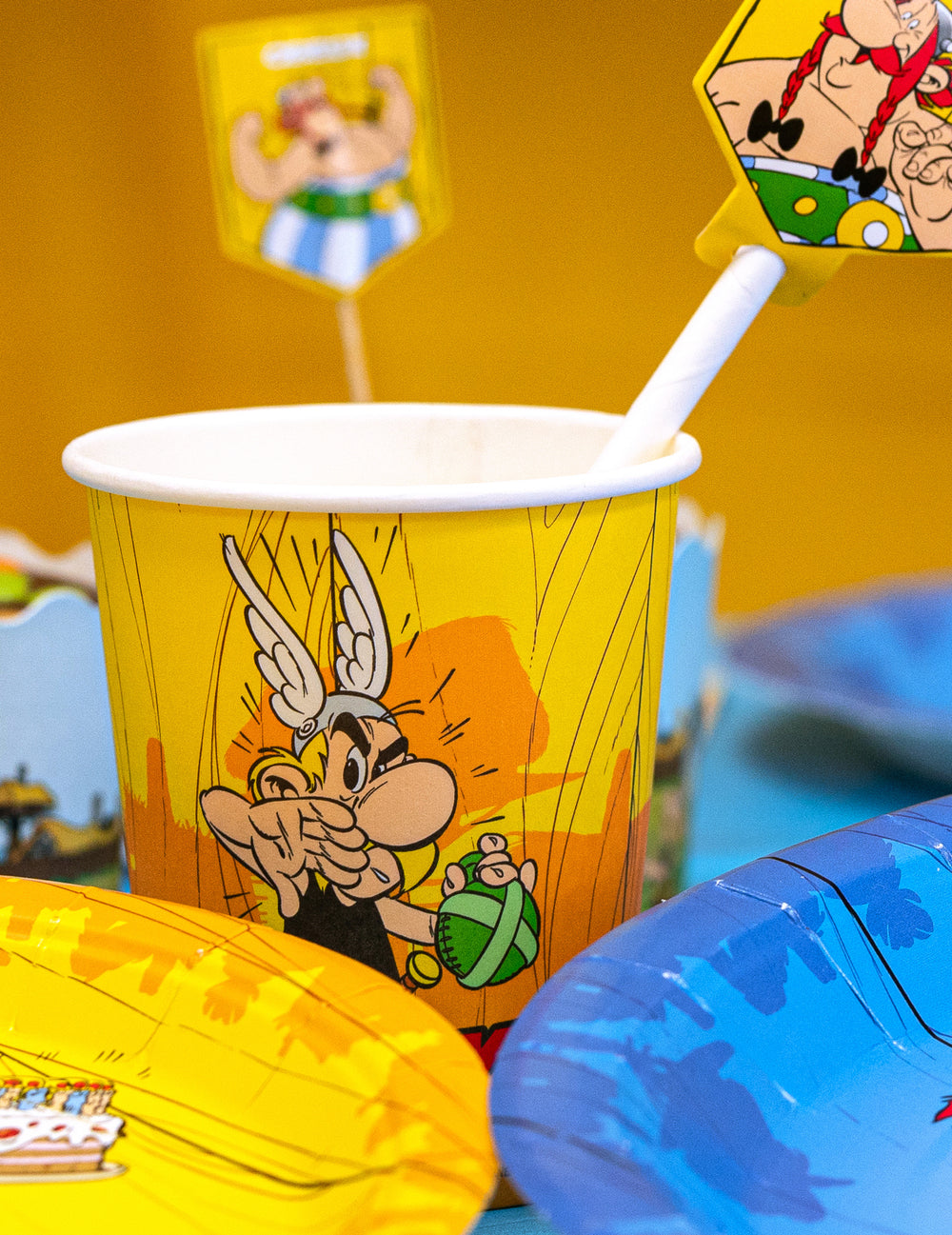 Gros plan sur l'illustration des gobelets en carton Astérix