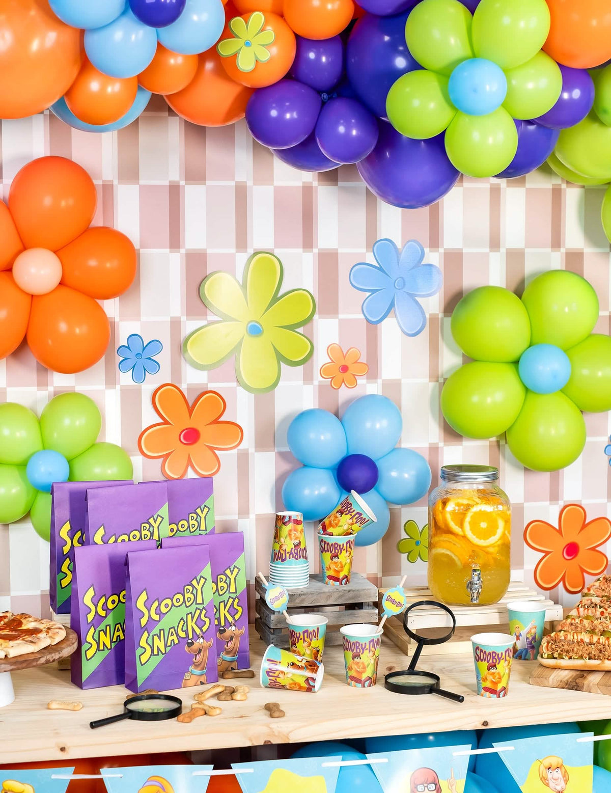 Mise en situation de fête du gobelet en carton Scooby-Doo