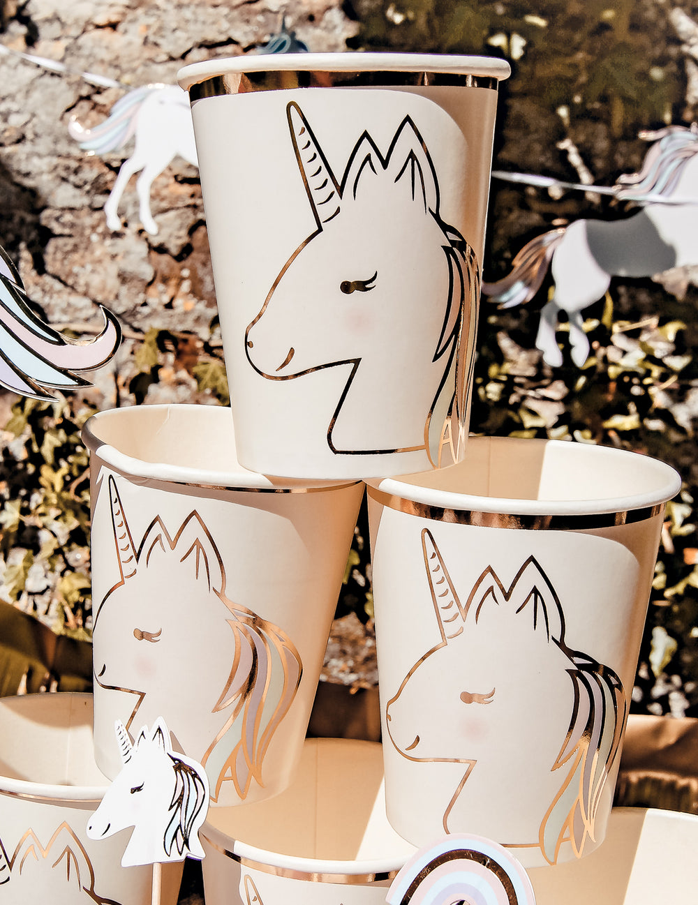 Détail des motifs des gobelets en carton licorne