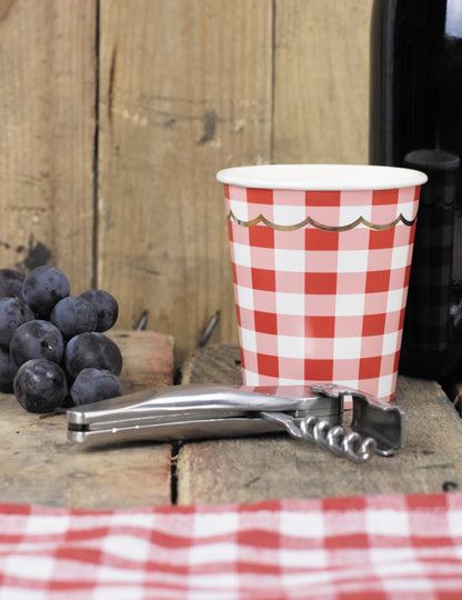 8 rdeče-belih kartonskih kozarčkov z nazobčanim vzorcem, 200 ml