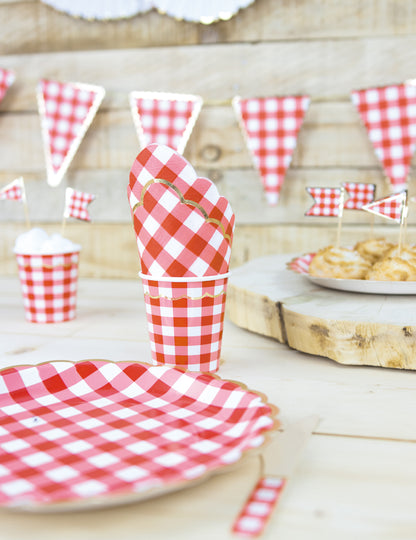 8 rdeče-belih kartonskih kozarčkov z nazobčanim vzorcem, 200 ml