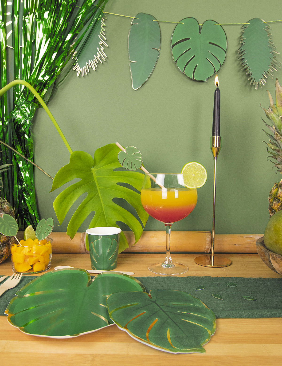 Mise en scène des gobelets tropical pour fête