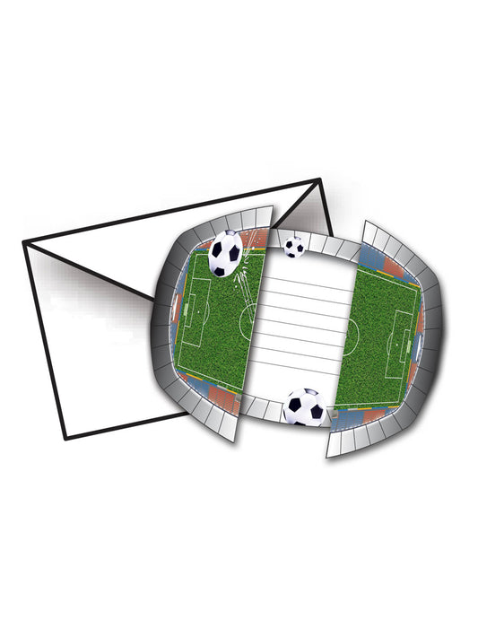 Gros plan sur la zone à compléter des cartes d'invitation avec enveloppes Stade de foot pour enfant