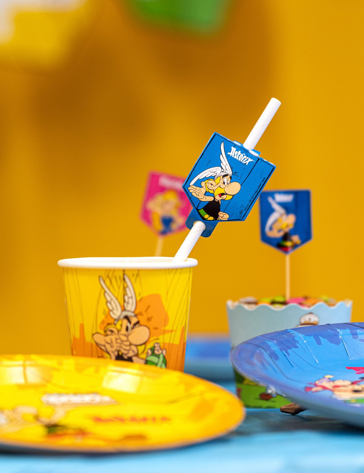 8 kartonskih slamic Asterix