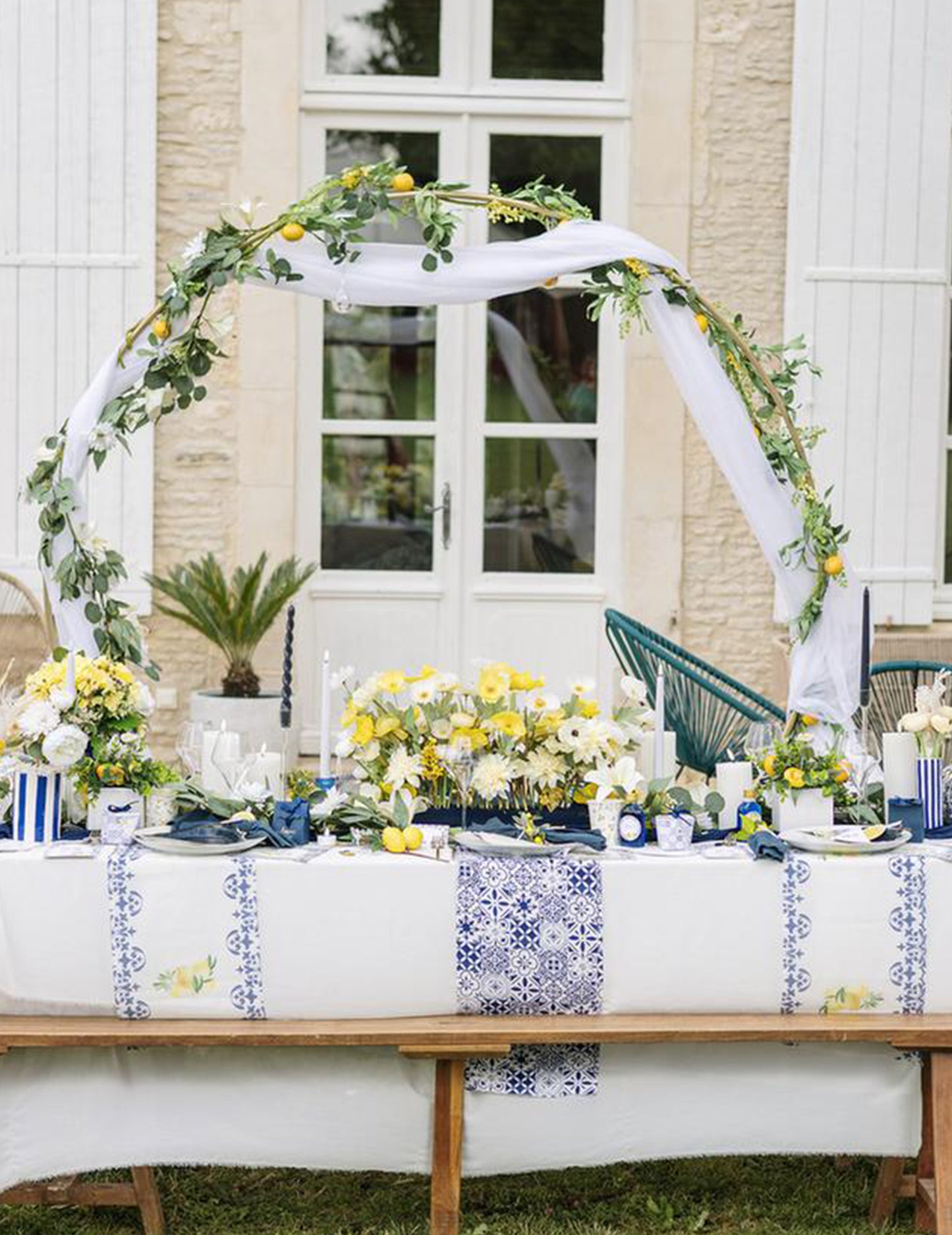 8 majhnih kartonskih krožnikov v kraljevsko modri, beli in zlati barvi, 18 cm, mediteranski vzorec