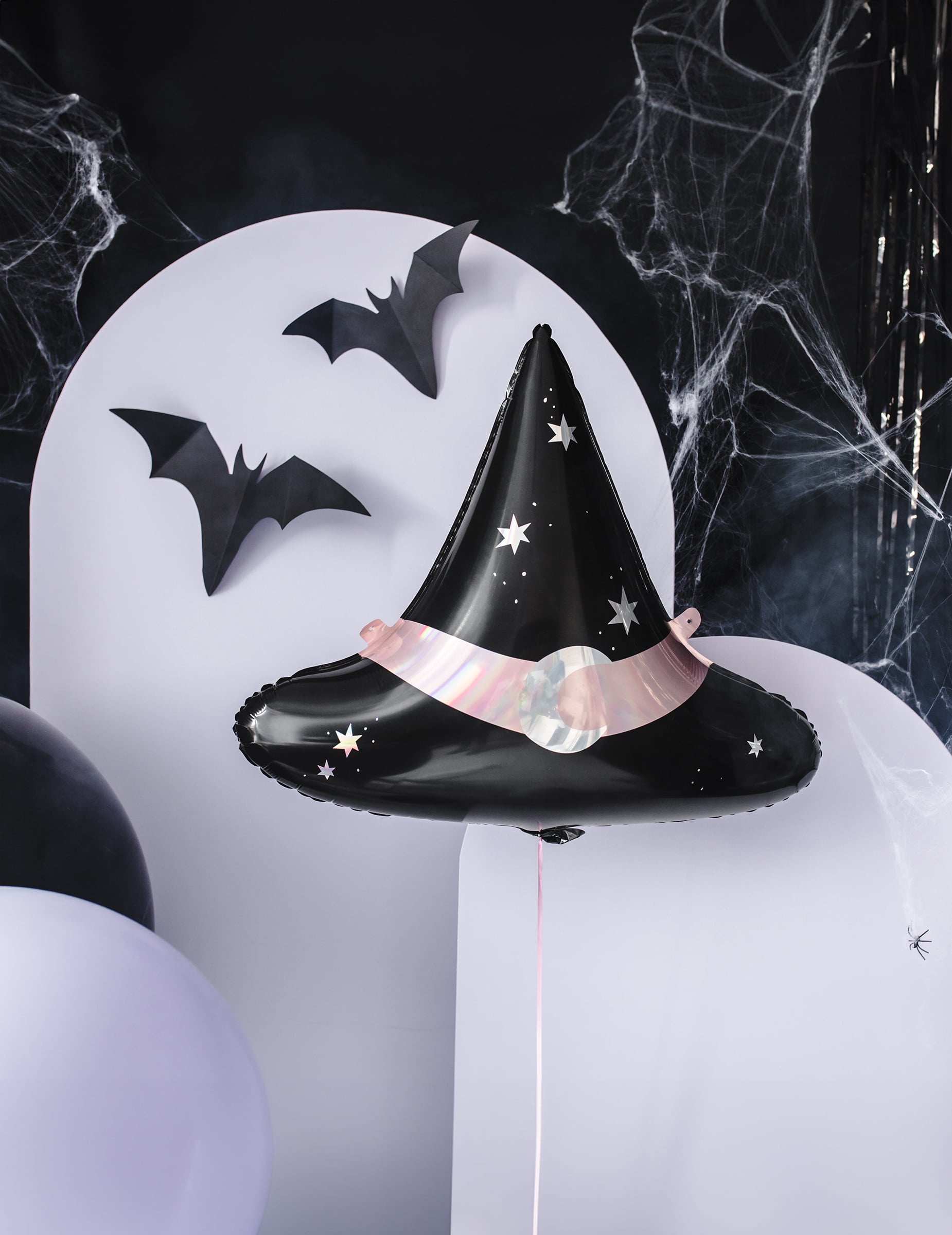 Mise en scène du ballon aluminium chapeau de sorcière