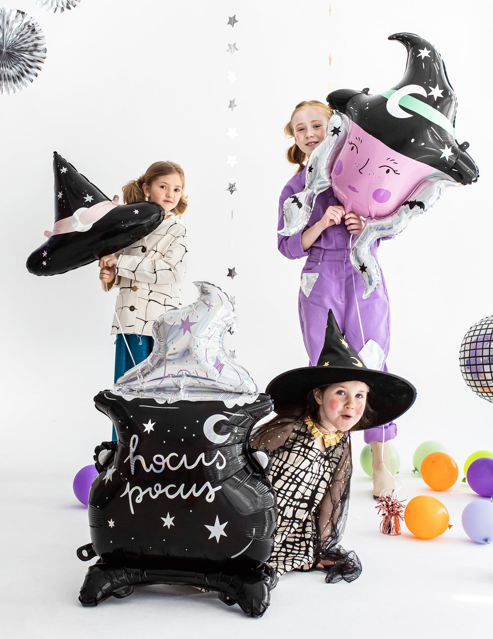 Ballon aluminium chapeau de sorcière pour enfant noir et argenté avec étoiles