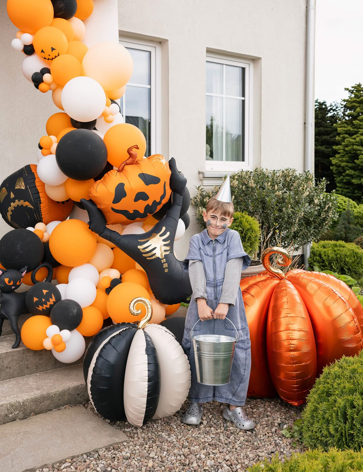 Balon iz aluminija Strašilo črn in oranžen 60 x 100 cm