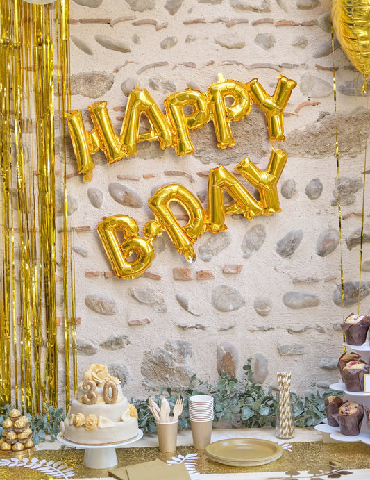 Mise en situation du ballon aluminium lettres Happy Birthday