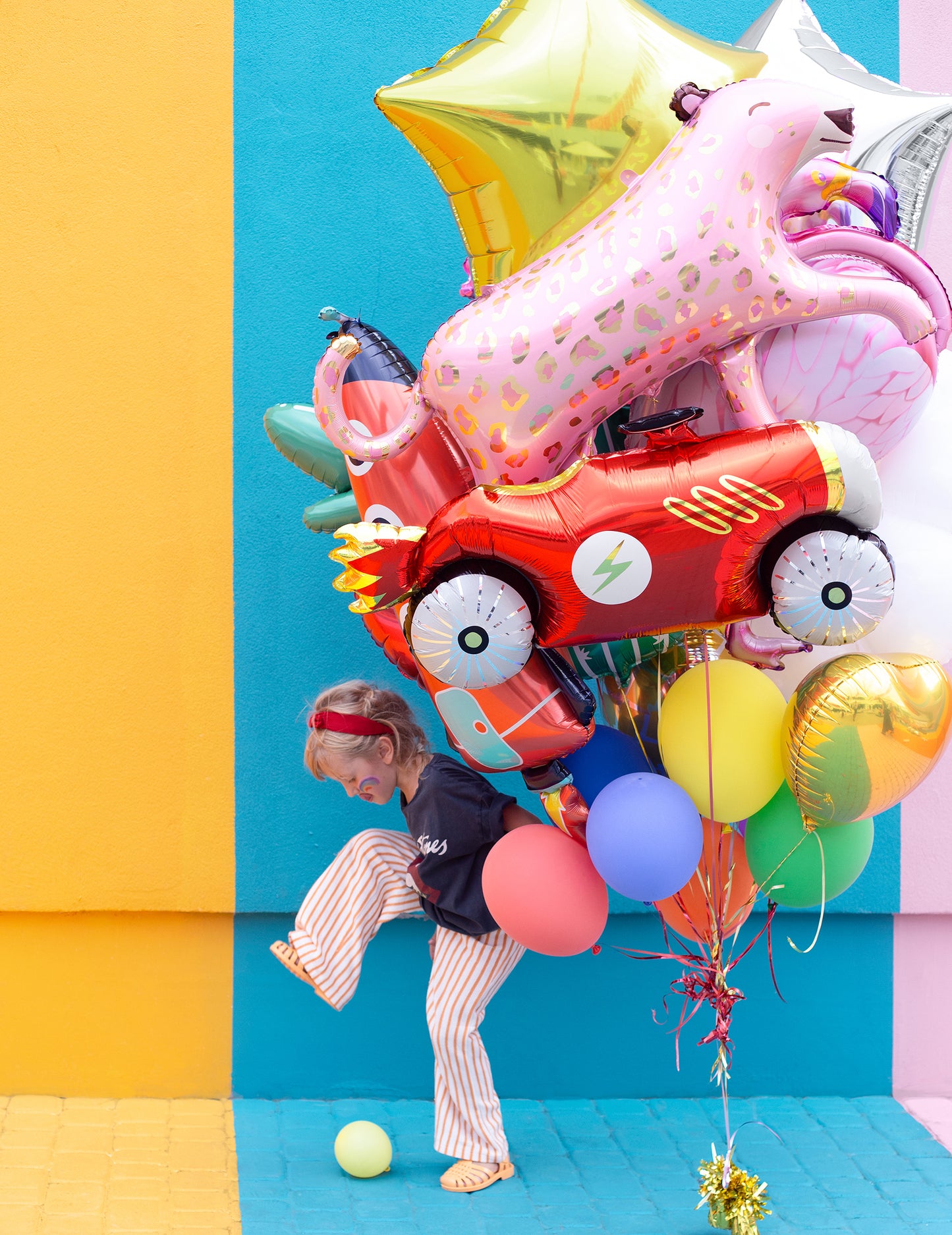 Aluminijasta žoga rdečega dirkalnega avtomobila 111 x 63 cm