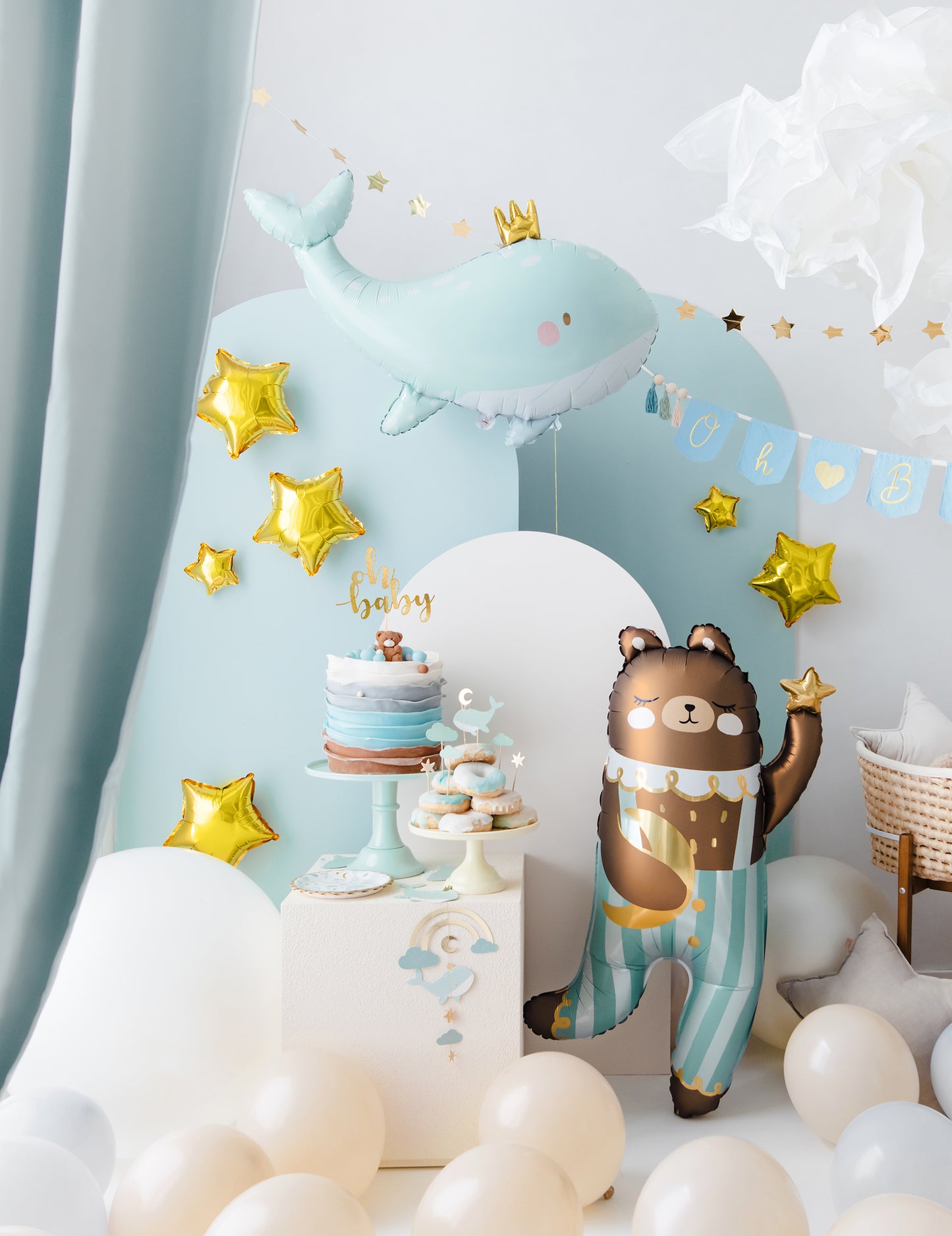 Aluminijast balon z motivom nebeško modrega kita, 78 x 50 cm z zlato krono