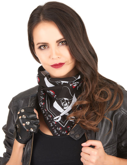 Mise en situation du bandana squelette pirate pour adulte