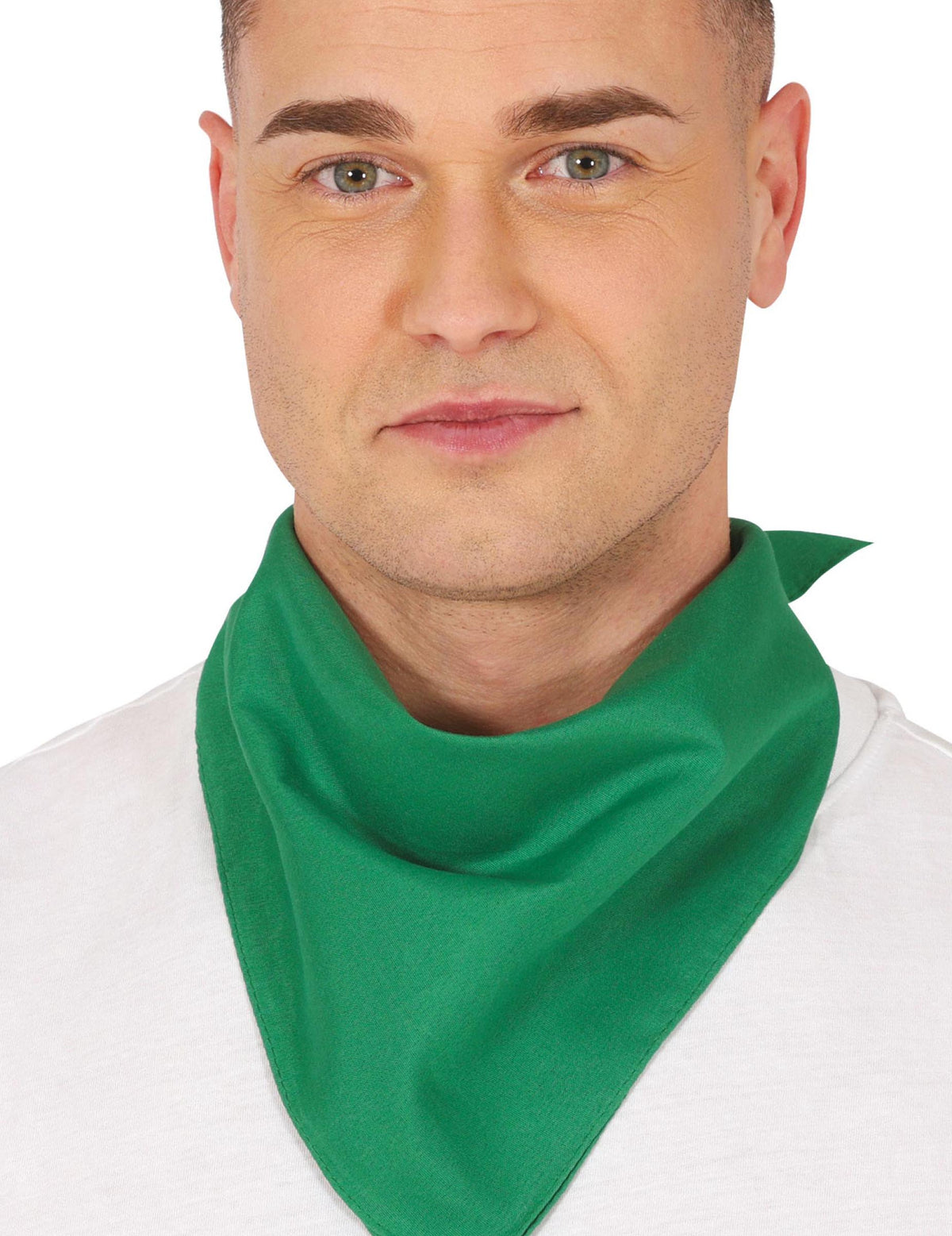 Gros plan du bandana uni pour homme vert