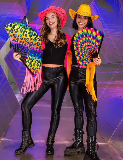 Vue d'ensemble avec accessoires du boléro à franges pour femme rose fluo