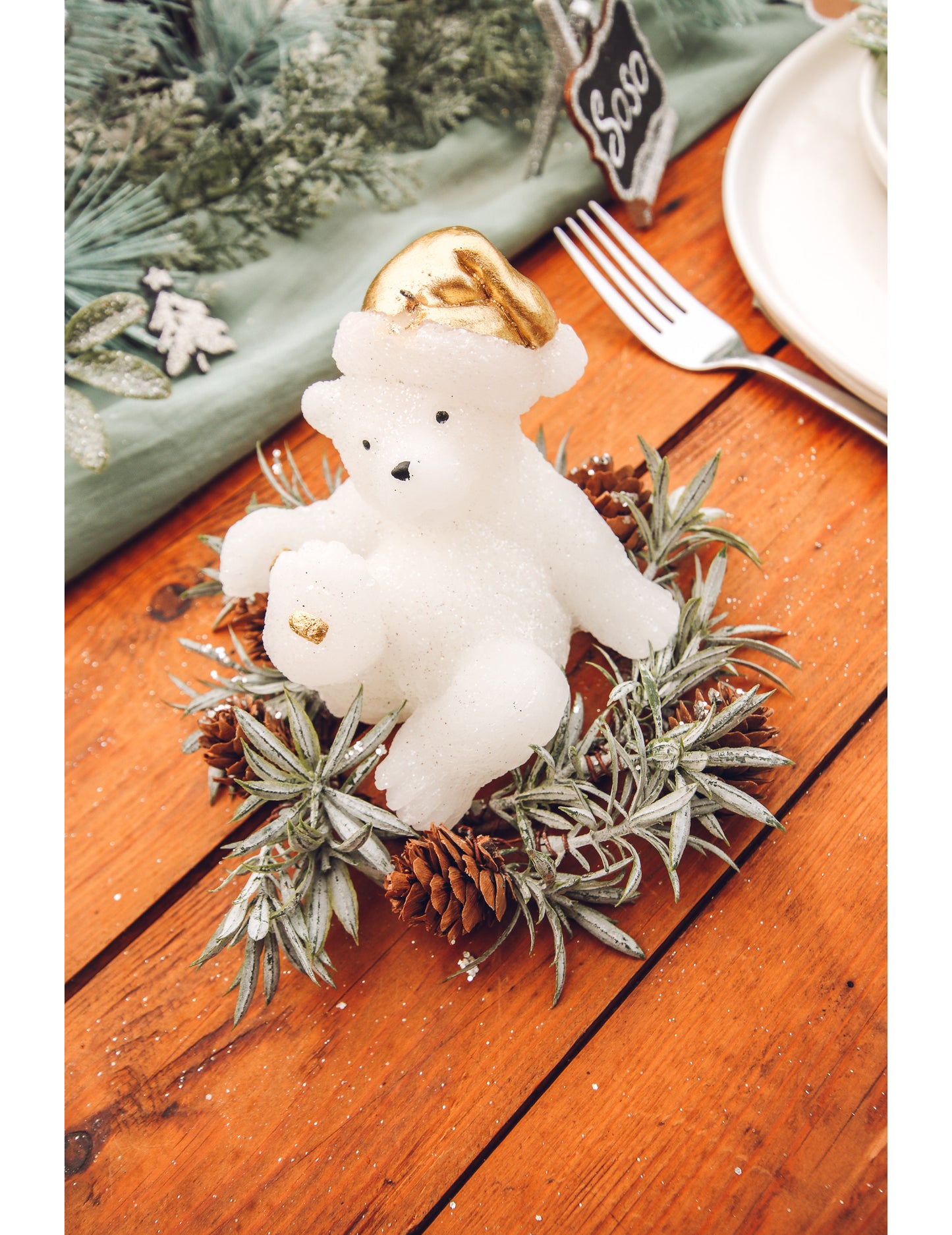 Sveča v obliki belega in zlatega medvedka 10 cm Božič