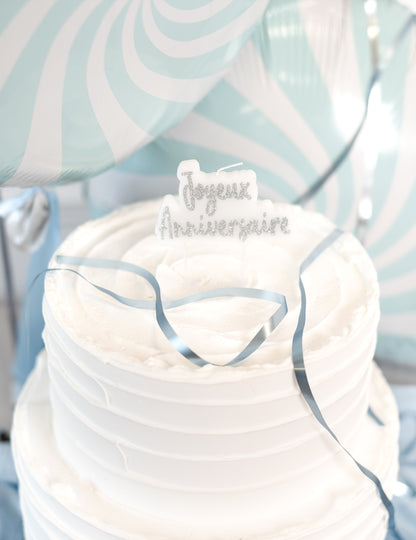 Mise en situation sur un gâteau de la bougie sur pique Joyeux Anniversaire